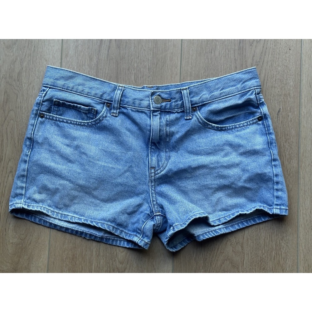 Uniqlo Women's Light Wash Denim Shorts 31" Waist -  2.5" Inseam - Beach Leisure